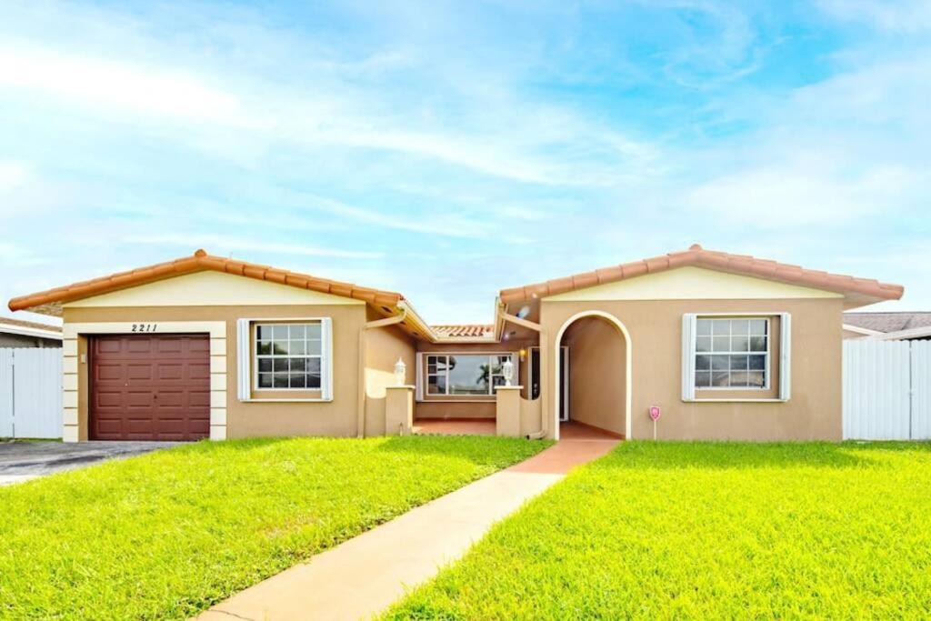 Stunning Lake-Front Villa With Pool & Spa Pembroke Pines Ngoại thất bức ảnh