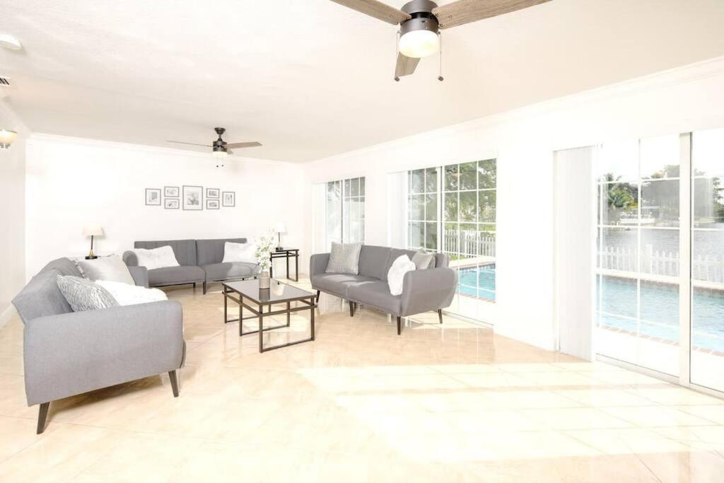 Stunning Lake-Front Villa With Pool & Spa Pembroke Pines Ngoại thất bức ảnh