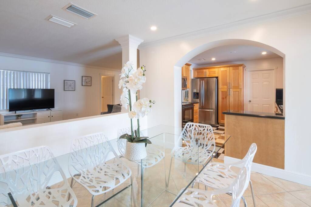 Stunning Lake-Front Villa With Pool & Spa Pembroke Pines Ngoại thất bức ảnh